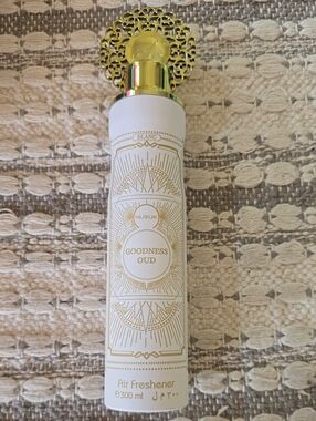 Nusuk Goodness Oud Air Freshener — White & Gold